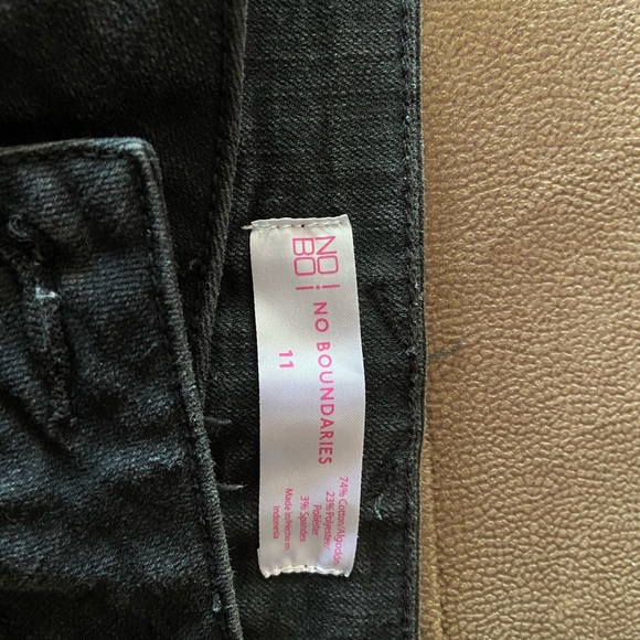 Shorts - Picture 12 of 12